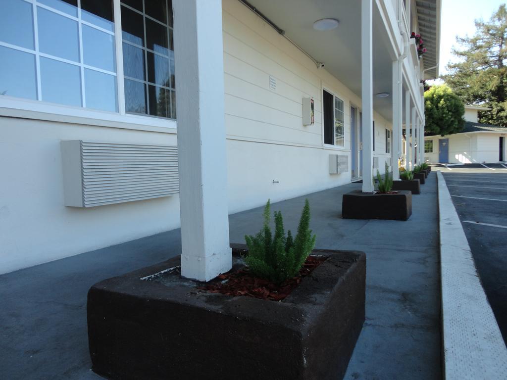 Motel 6 - Downtown Monterey Eksteriør bilde
